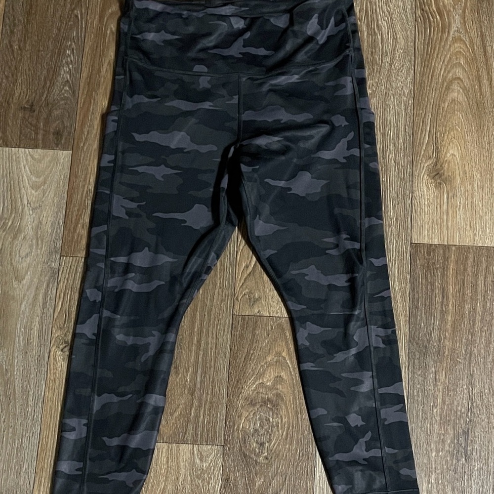 Athleta Black Camouflage Capris